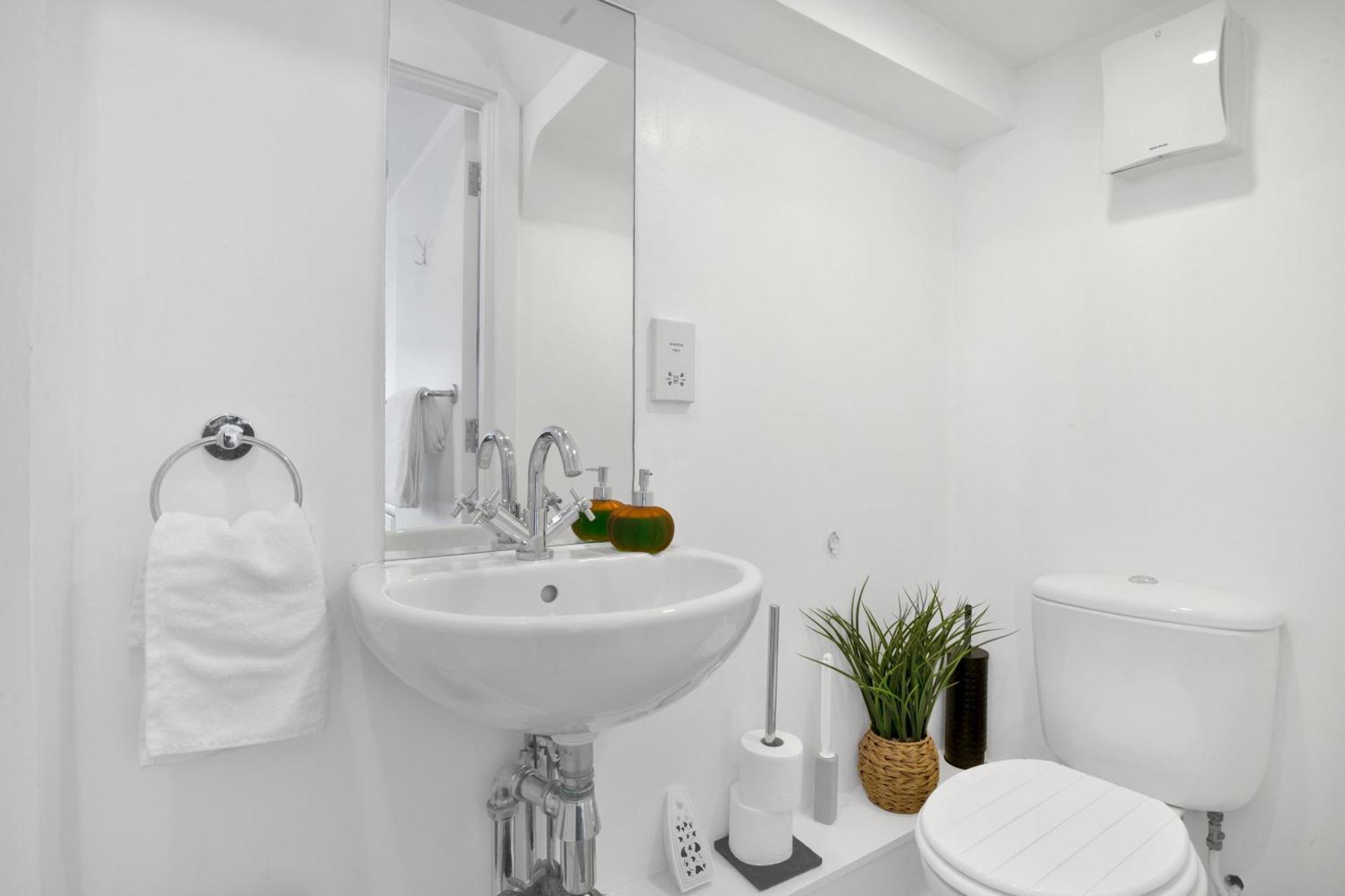 Luxury Waterfront Property With Free Parking Coventry Exterior foto